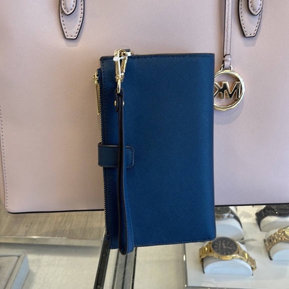 MICHAEL KORS LARGE DOUBLE ZIP WRISTLET WALLET PHONE CASE 
Navy 
NWT - Picture 5 of 16